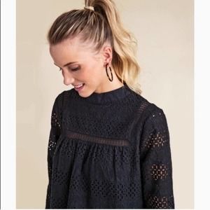 NWT Vineyard Vines Mock Neck Eyelet Top in Black